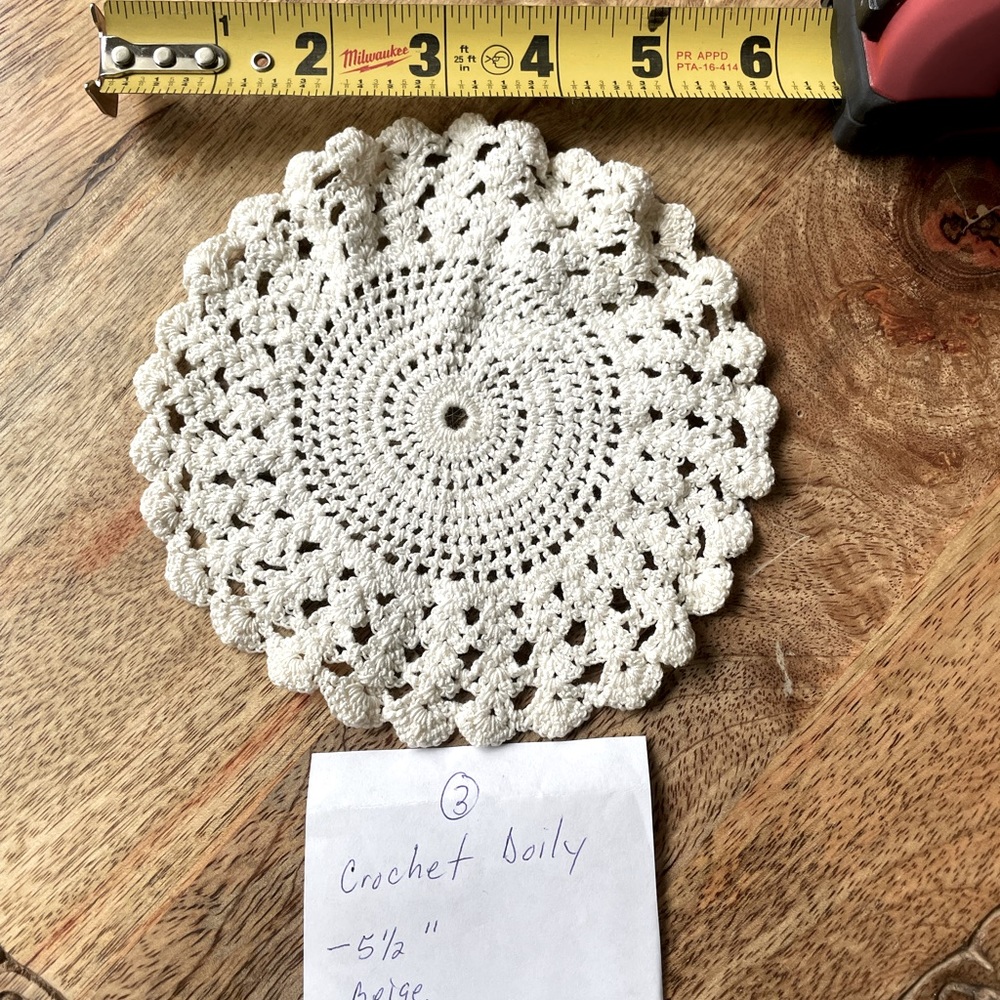 Vintage Doilies / Lace Doily